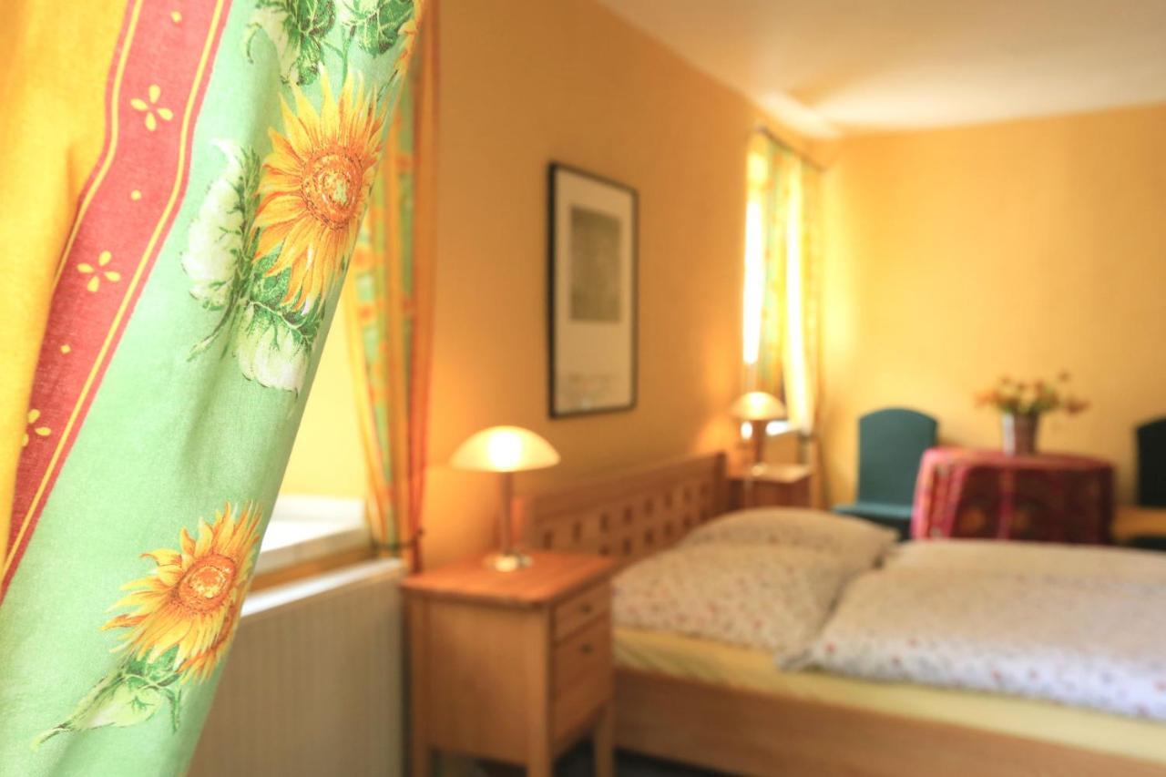 Hotel Weingewolbe Bermersheim エクステリア 写真